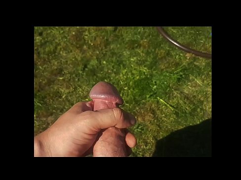 ❤️ Warm hottie laat haar pienk poesie naai en kom met 'n spuit in 'n somertuin Pornovideo op af.rionews.top