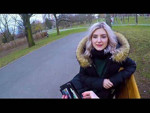 ❤️ Sluk 'n vreemdeling se warm kom vir geld - blowjob in the park deur Eva Elfie Pornovideo op af.rionews.top